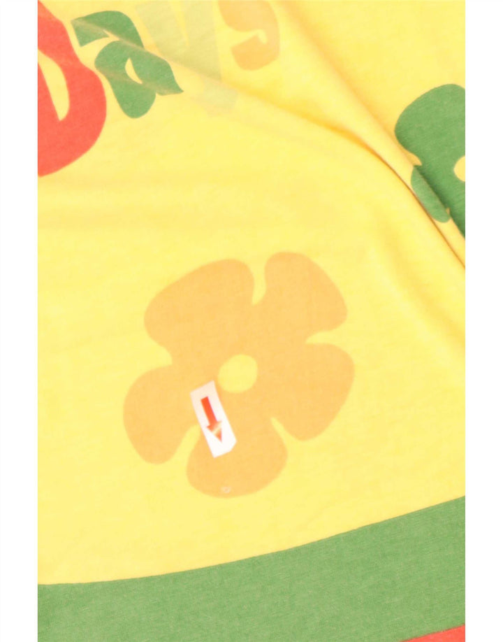 S.Oliver Camiseta estampada con diseño gráfico en bloques de color amarillo grande para hombre