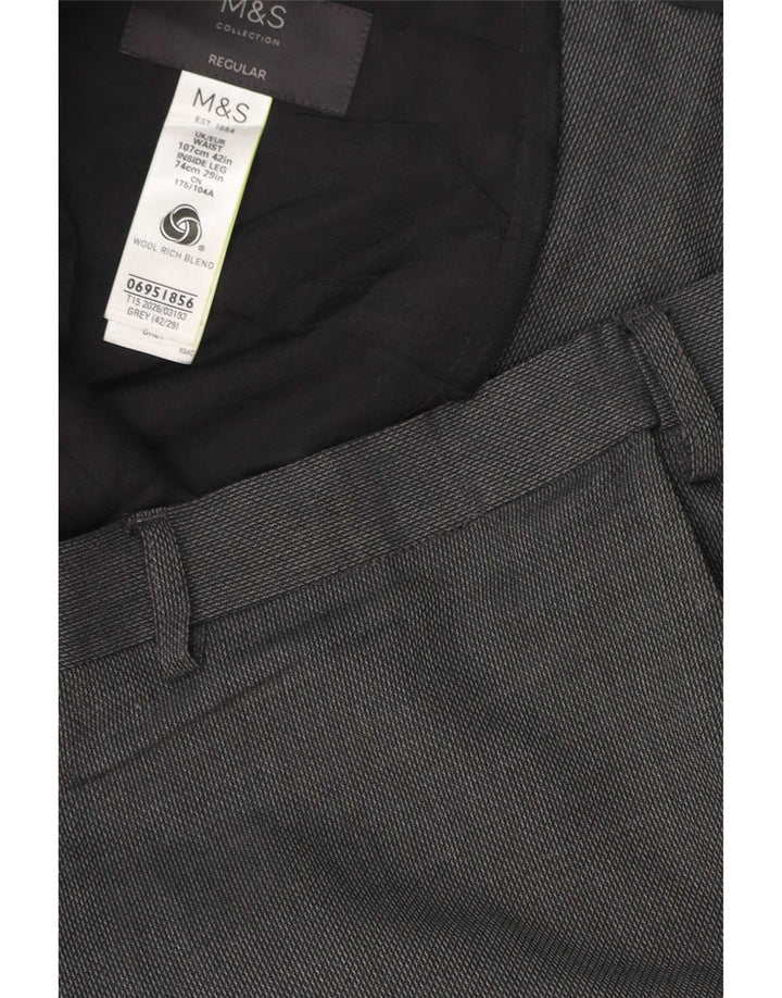 Marks & Spencer Pantalones casuales de corte regular para hombre W42 L29 Poliéster gris