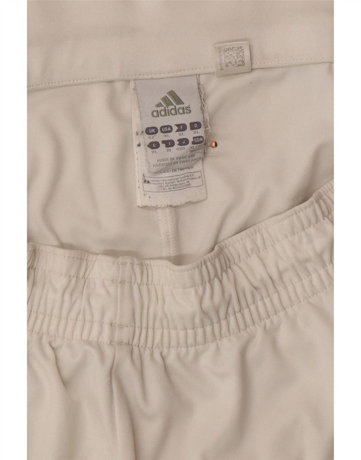 ADIDAS FC Bayern München - Pantalones cortos deportivos para hombre, talla 42, color blanco
