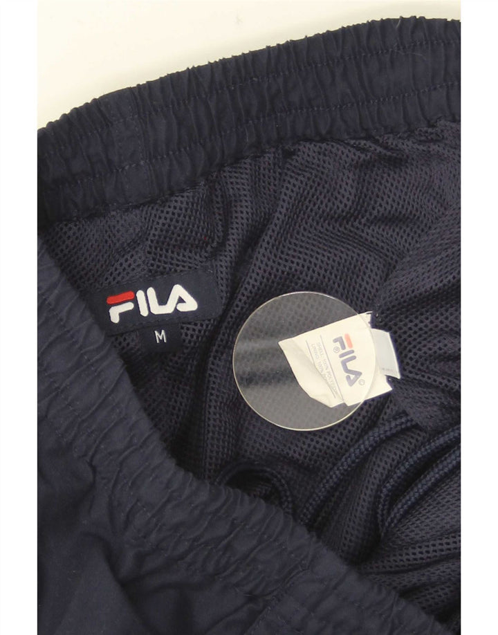 Fila Shorts deportivos con estampado gráfico para hombre en bloques de color azul marino mediano