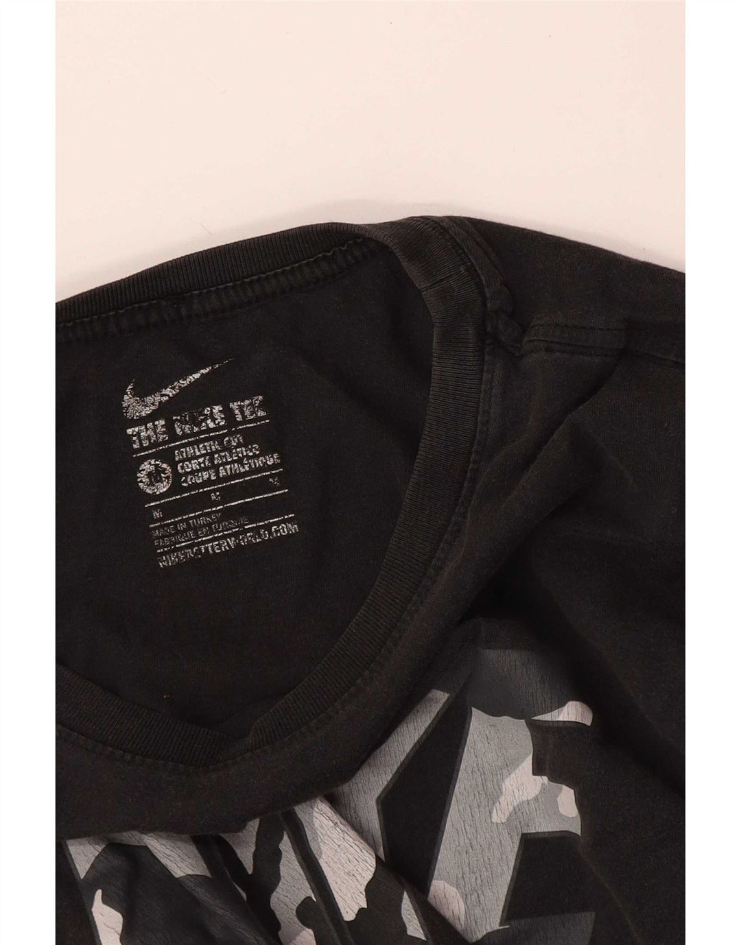 Nike Camiseta con gráfico de corte atlético para hombre, talla mediana, negra