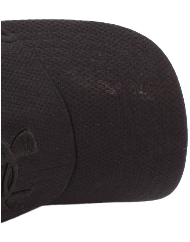 Under Armour Gorra de béisbol gráfica para hombre, talla mediana/grande, poliéster negro, deportiva
