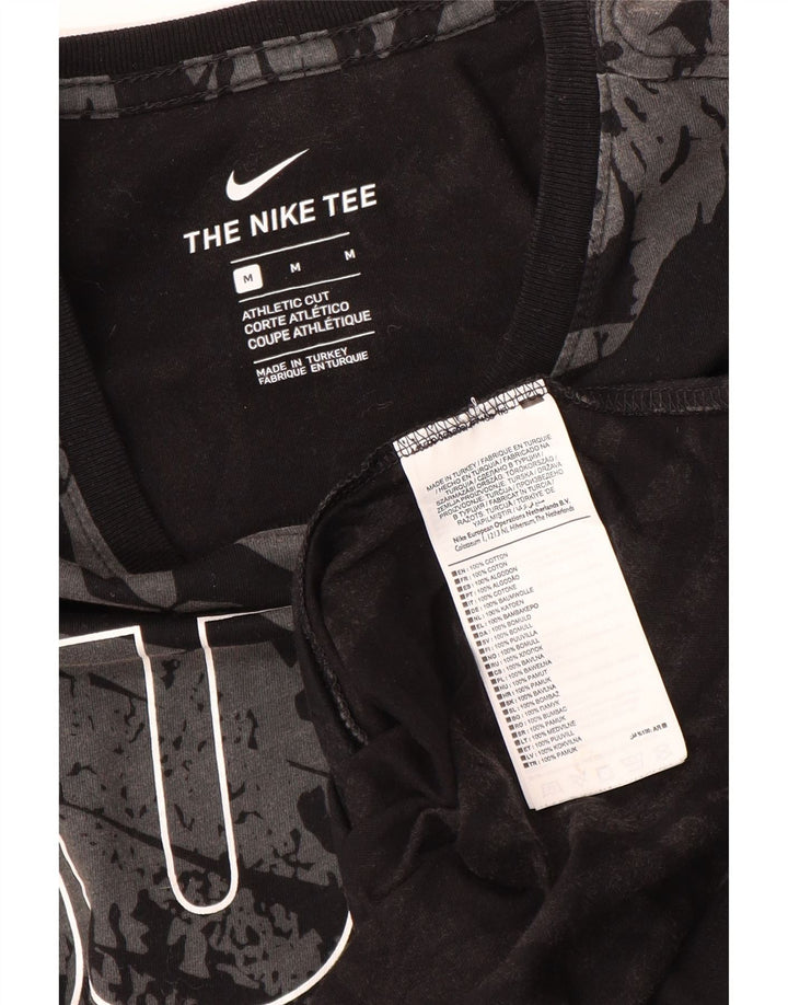 Nike Camiseta con estampado gráfico y corte atlético para hombre, color gris medio