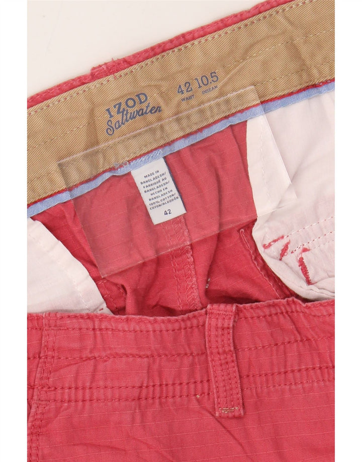 IZOD Pantalones cortos cargo de agua salada para hombre W42 2XL Algodón a cuadros rosa