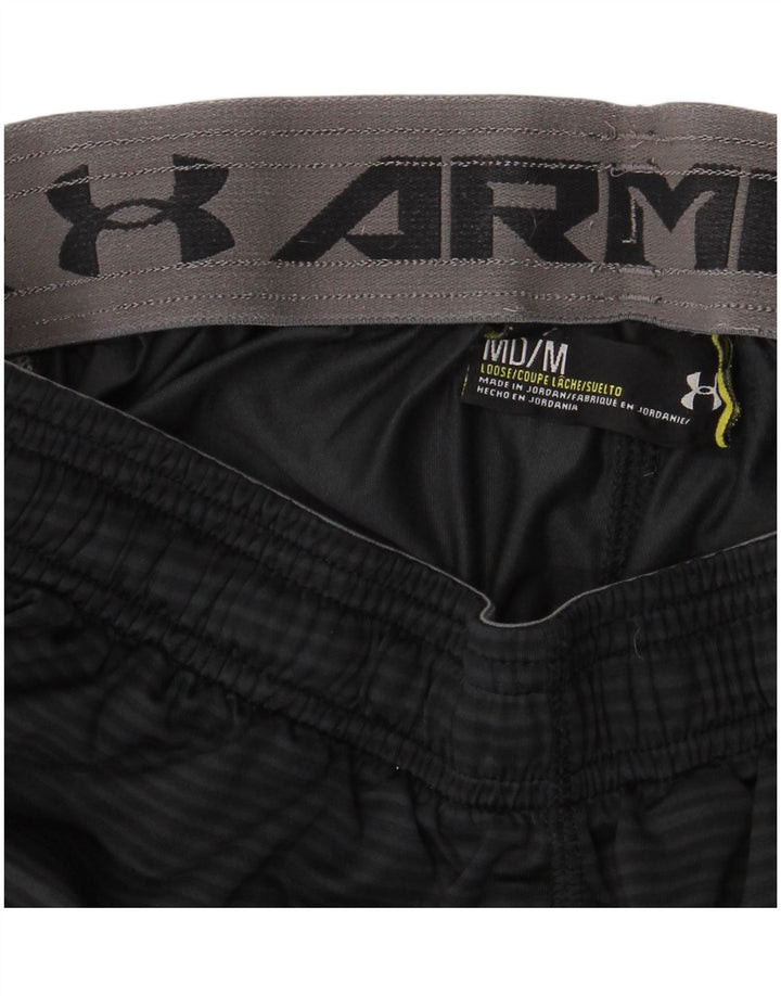 Under Armour Hombre Pantalones cortos deportivos con estampado de rayas medianas en negro