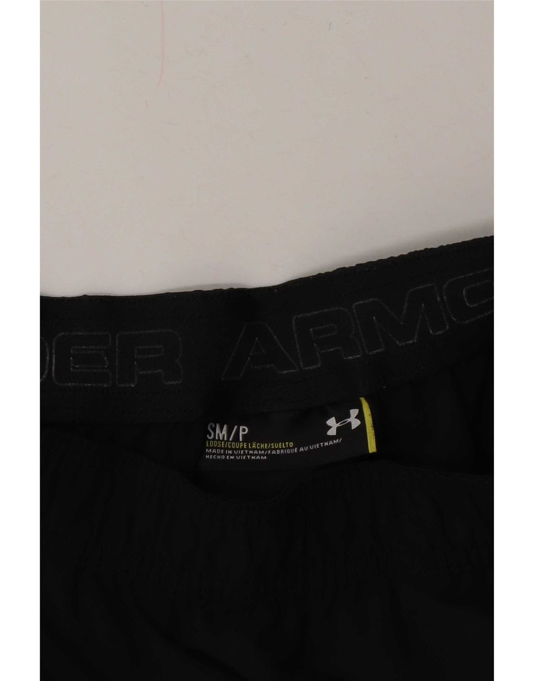 Under Armour Pantalones cortos deportivos para hombre pequeño negro