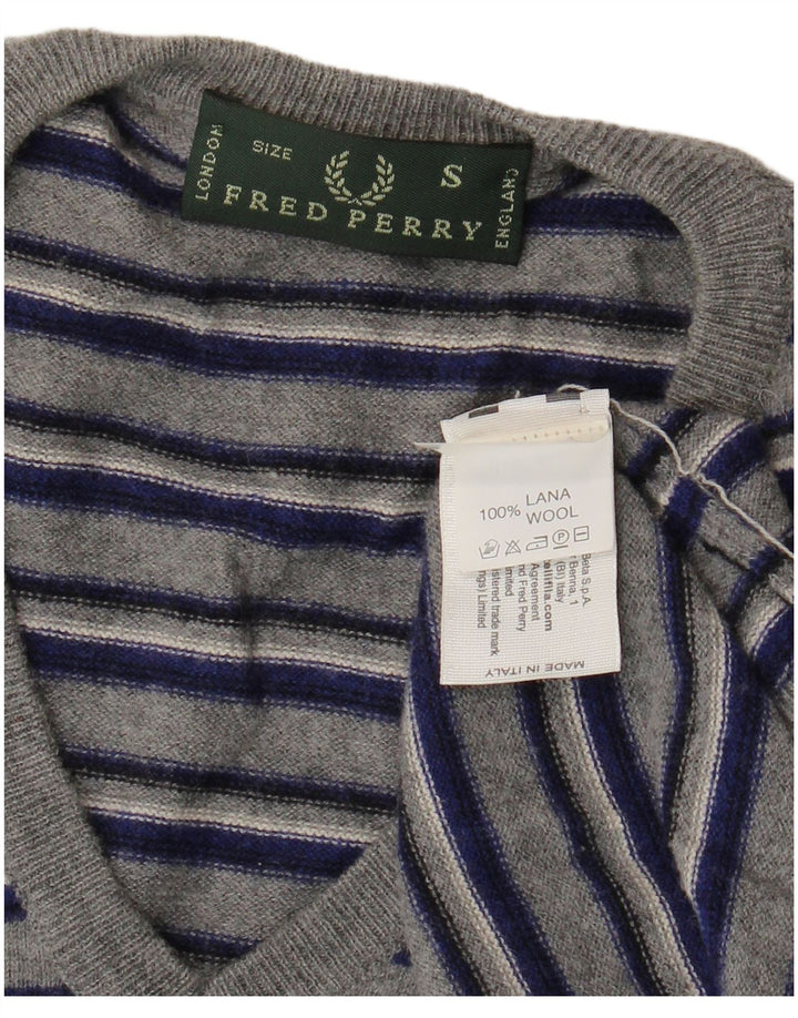 Fred Perry Jersey Con Cuello En V Para Hombre De Lana A Rayas Gris Pequeño
