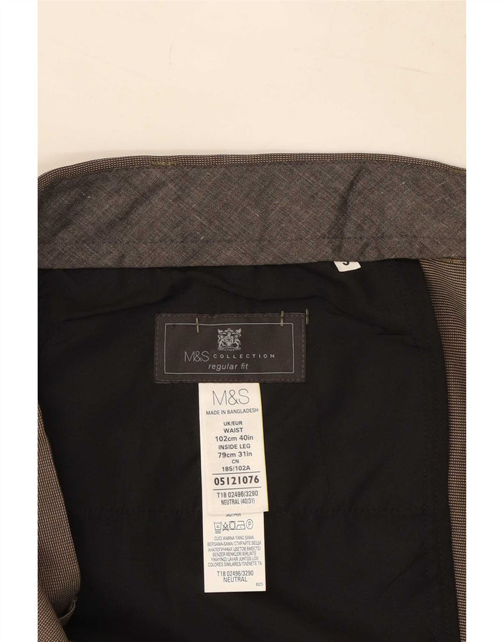 Marks & Spencer Pantalón de traje de corte regular para hombre W40 L31 Poliéster marrón