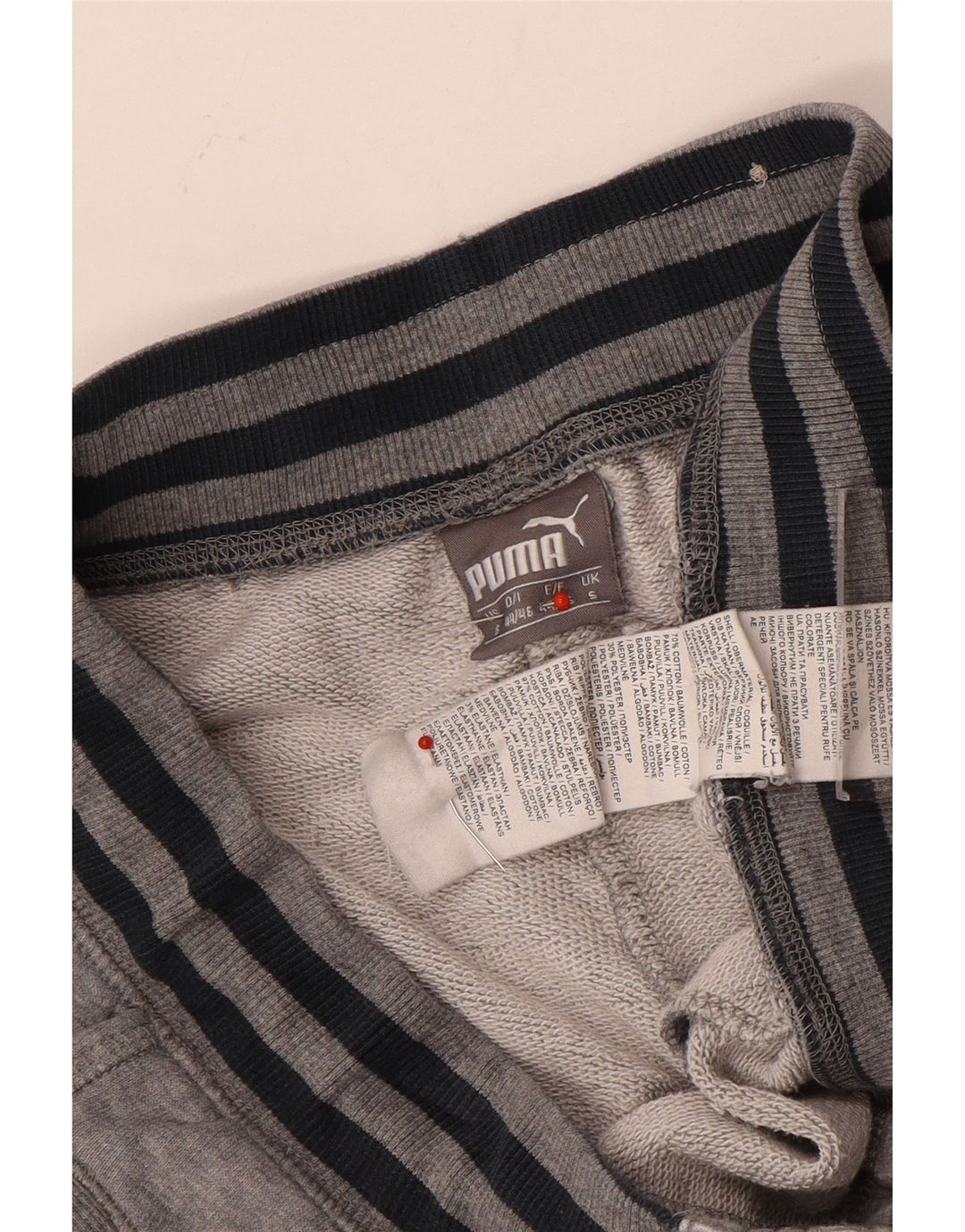 Puma Pantalones cortos deportivos con gráficos para hombre, talla pequeña, gris a rayas